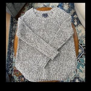 medium like new sweater
Long sleeve marbled grey, black, beige American Eagle